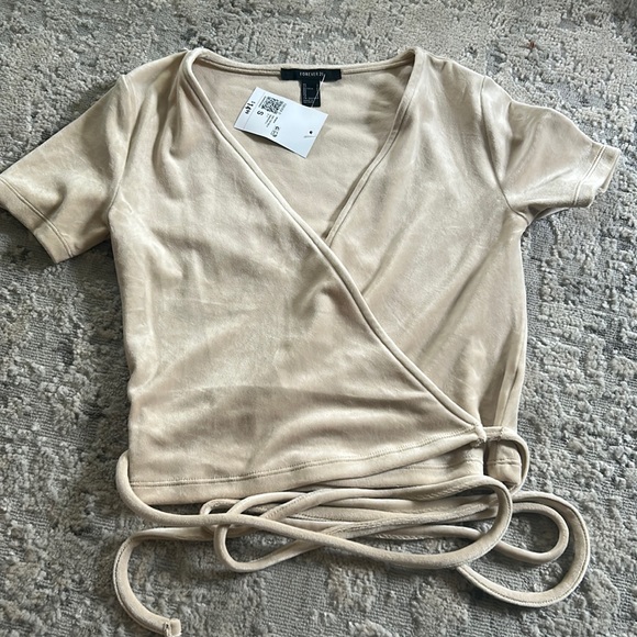 NWT BEIGE FRONT TIE TOP - Picture 2 of 3